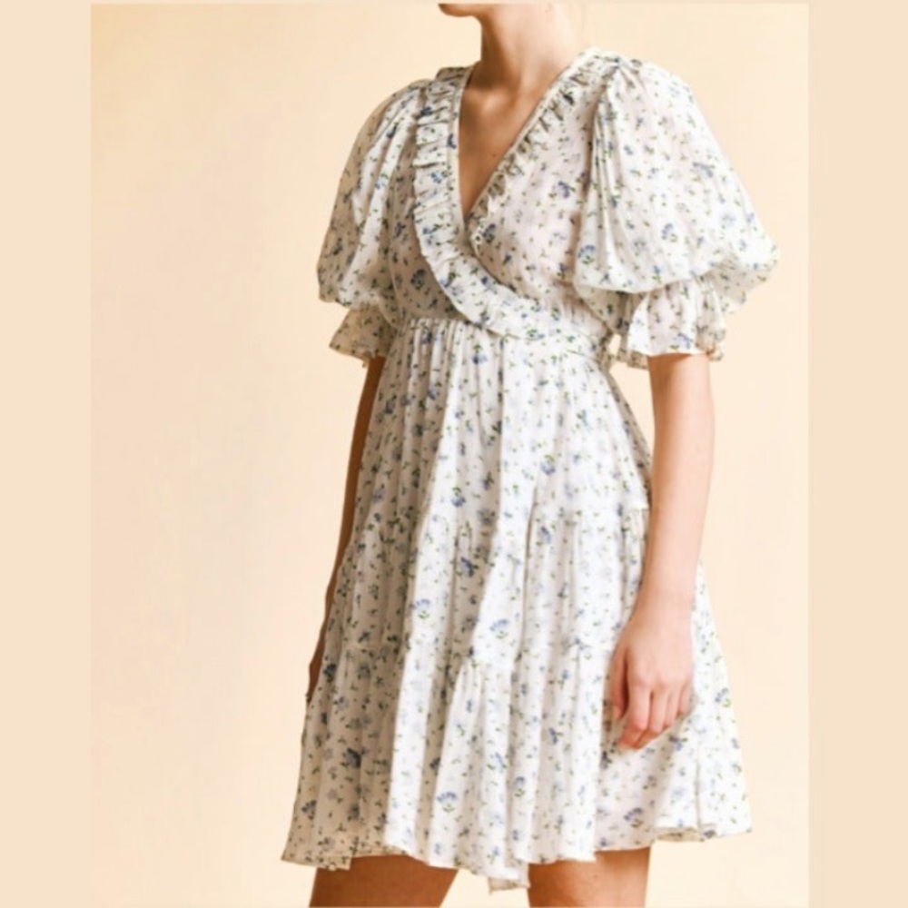 New with tags. byTimo Bohemian Blue Flowers Wrap Dress.
Size XS